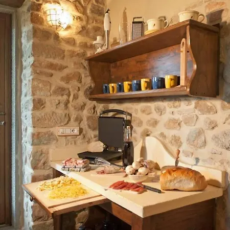 Liz Tuscany, Private Pool, Hot Tub, Fenced, Pets Allowed *