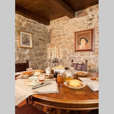 Liz Tuscany, Private Pool, Hot Tub, Fenced, Pets Allowed Poppi